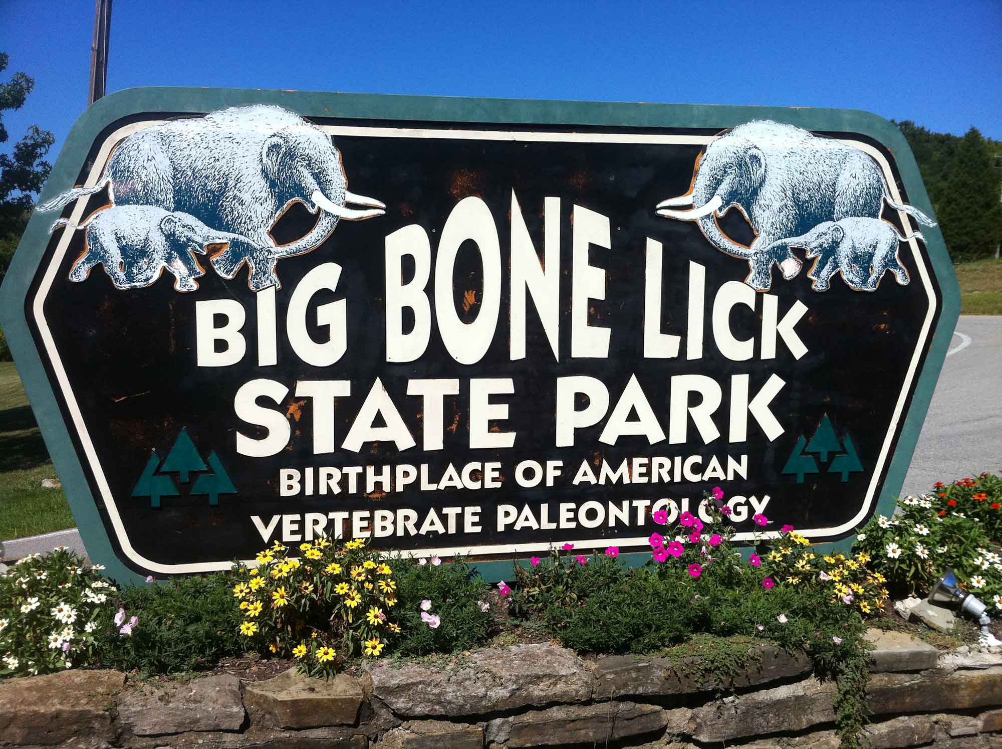 Photograph of the sign at the entrance to Big Bone Lick State Park