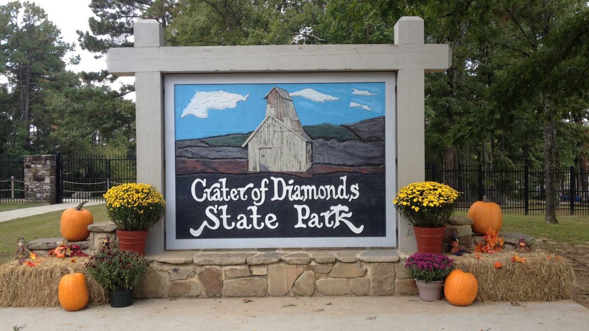 Photograph of the welcome sign at Crater of Diamonds State Park in Arkansas.
