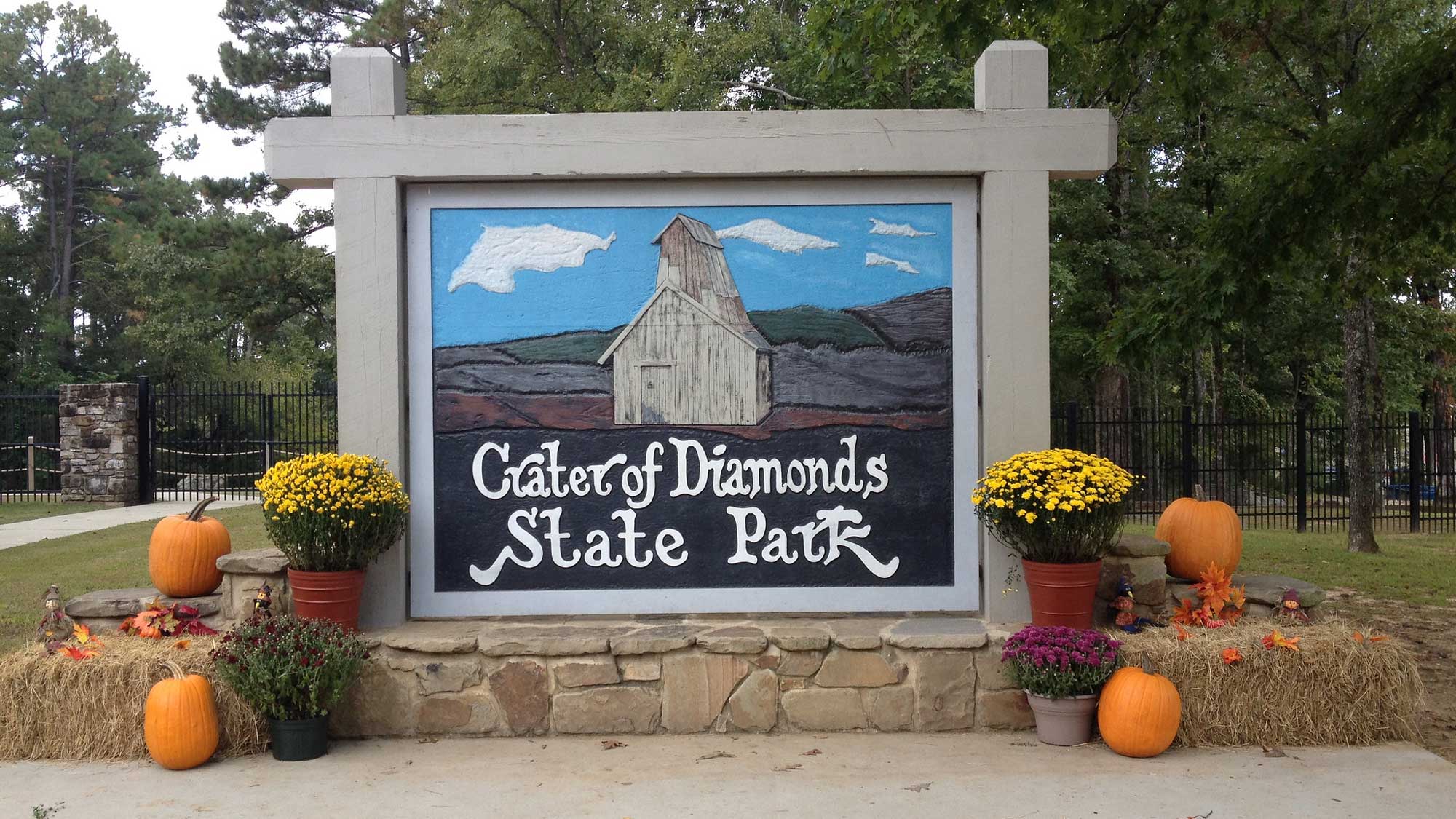 Photograph of the welcome sign at Crater of Diamonds State Park in Arkansas.