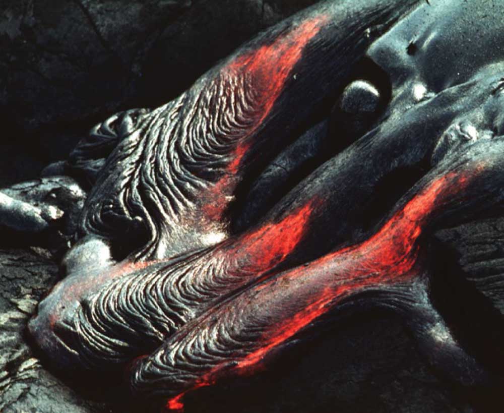 Photograph of lava freezing into pahoehoe.