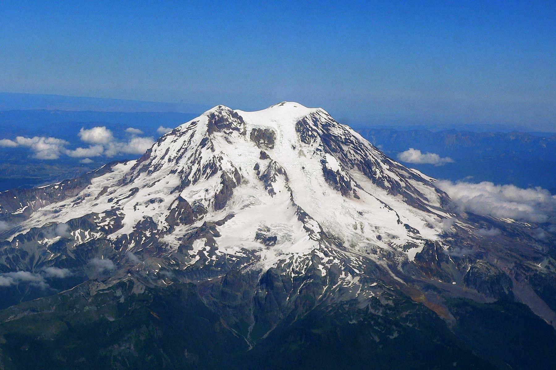Aerial photograph of Mount Rainier in Washington.