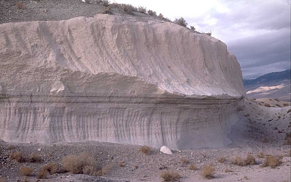 Photograph of the Bishop Tuff ash layer in California.