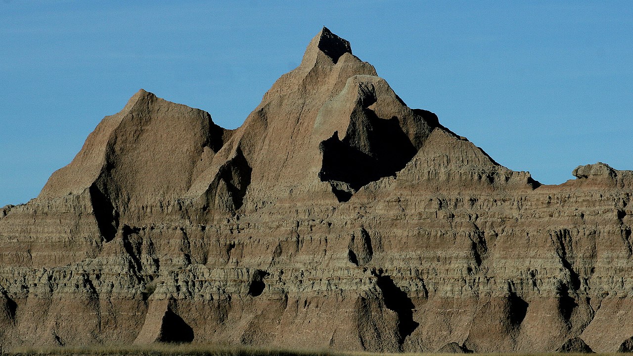 Photograph of a badland formation of the Brule Formation at Badlands National Park.
